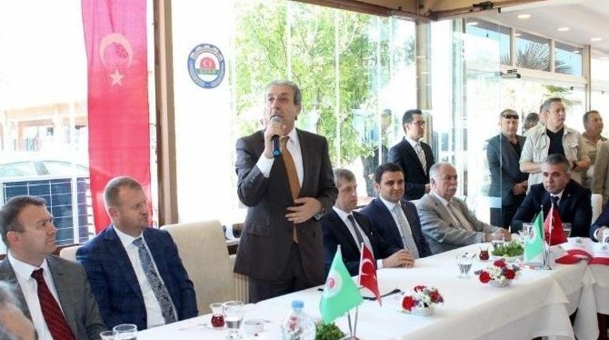 Bakan Mehdi Eker, &Ccedil;anakkale&rsquo;de &Ccedil;ift&ccedil;ilerle Buluştu