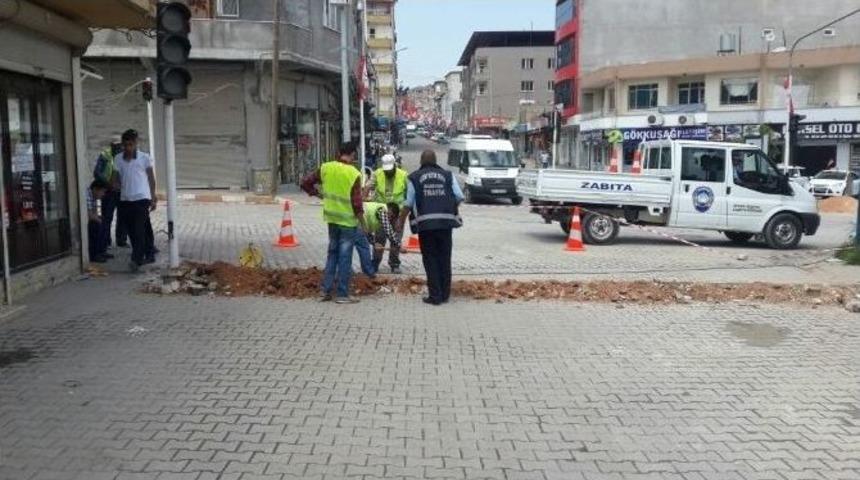 Reyhanlı&rsquo;da Trafik Lambalarının Bakım Ve Onarımı Yapılıyor