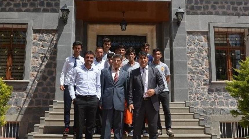 Viranşehir&rsquo;de Atletizm İl Şampiyonları Kaymakamı Citer&rsquo;i Ziyaret Etti