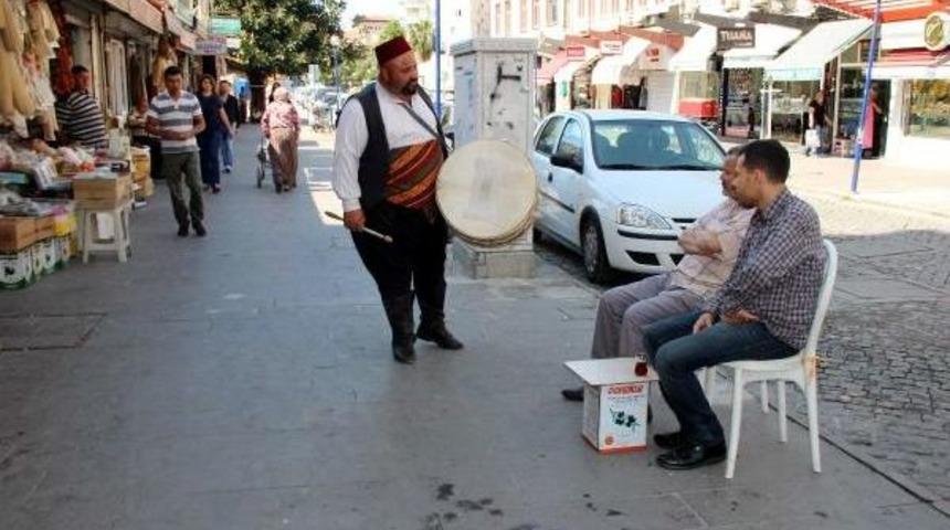 Tiyatrocu, Esnafa Ahiliği Anlattı