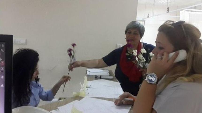 Didim&rsquo;de Chp&rsquo;li Bayanlar Hemşireleri Unutmadı