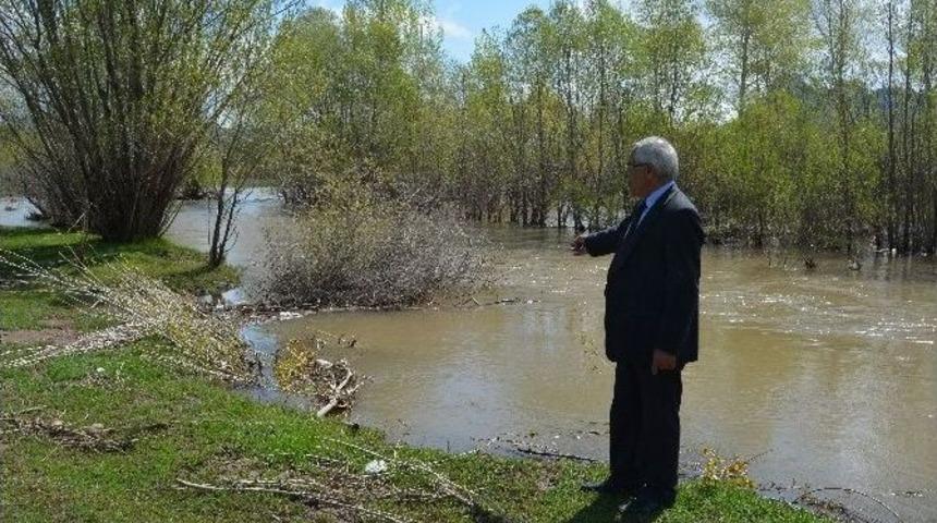 Tercan&rsquo;da Yağmur Su Baskınlarına Neden Oldu