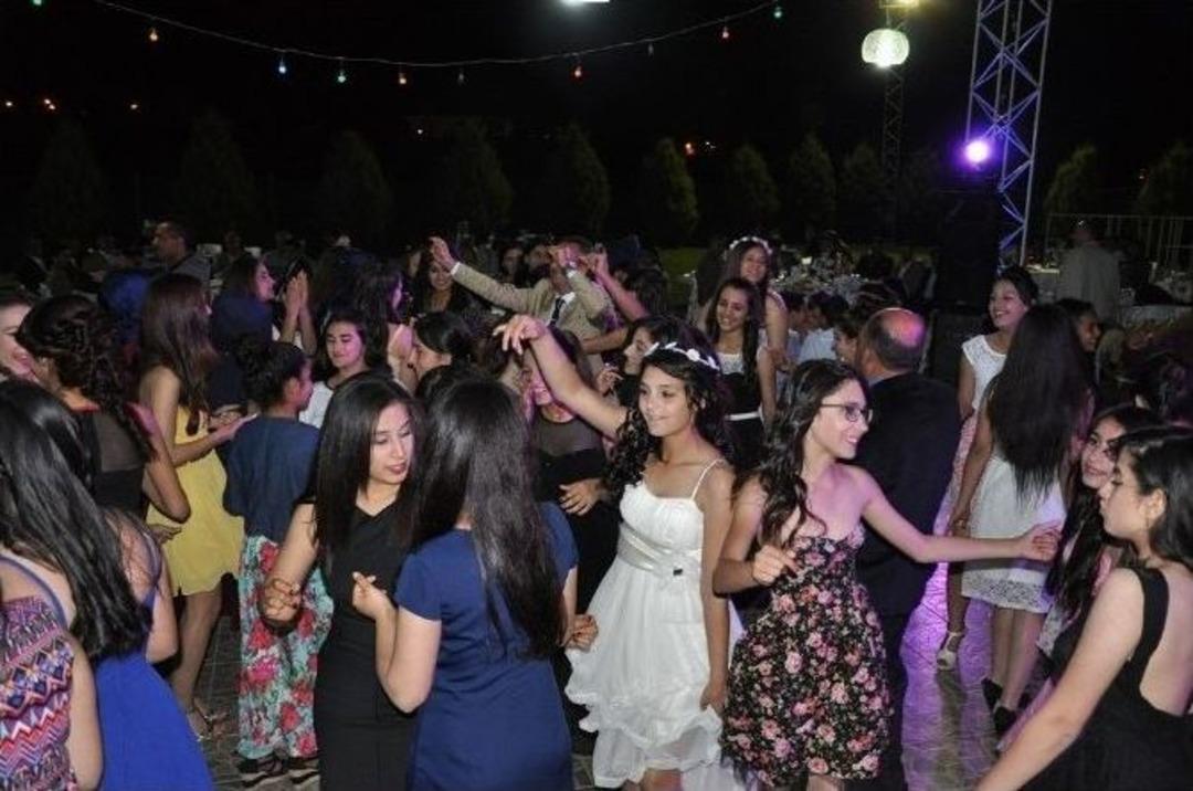 Reyhanlı Fatih Aliye M&uuml;derris Ortaokulu&rsquo;nda Mezuniyet &rlm;balosu