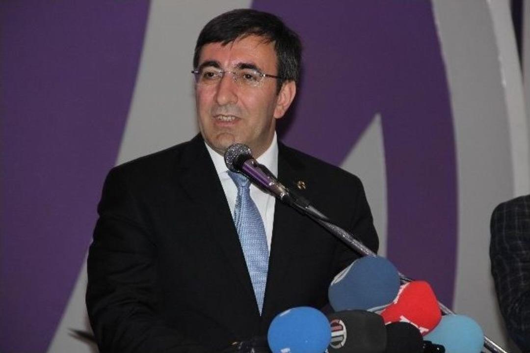 Bakan Yılmaz Engellilerle Bir Araya Geldi