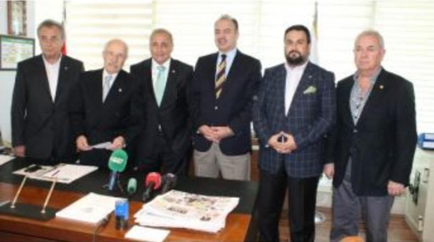 Bursaspor'da Başkan Adayı Timur Noyan Listesini Verdi