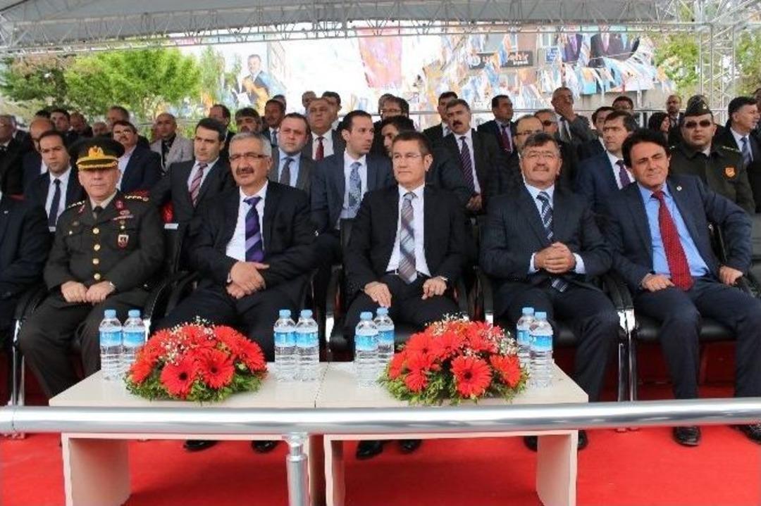 G&uuml;mr&uuml;k Ve Ticaret Bakanı Nurettin Canikli: