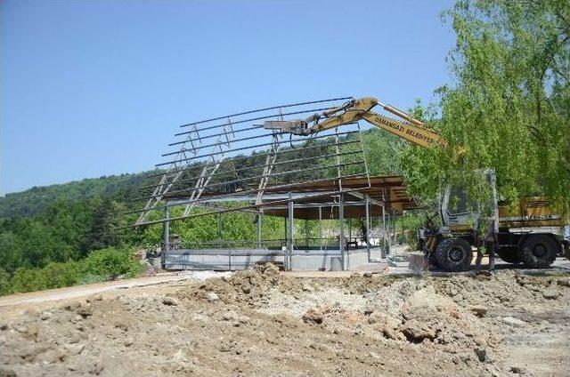 Uludağ&rsquo;da Ka&ccedil;ak &Ccedil;ay Bah&ccedil;eleri Yıkıldı 1