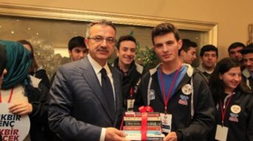 Kent Meydanı&rsquo;nda Ağa&ccedil;lar Kitap A&ccedil;acak