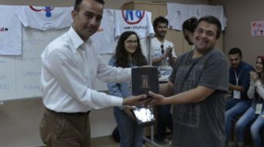 Gen&ccedil;leri Bir Araya Getiren R&uuml;ya