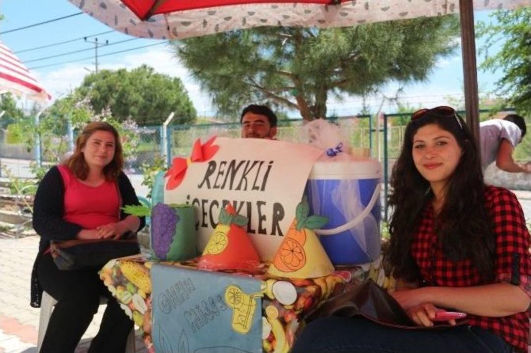 Hem Ders G&ouml;r&uuml;yorlar Hem De Para Kazanıyorlar