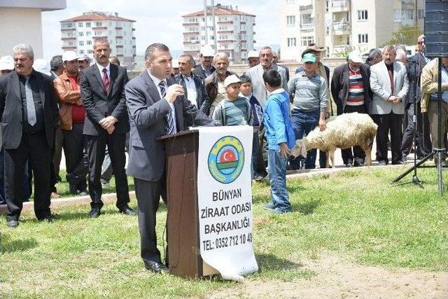 Bünyan’da Çiftçi Günü’nde Köylüler Şükür Duasına Çıktı