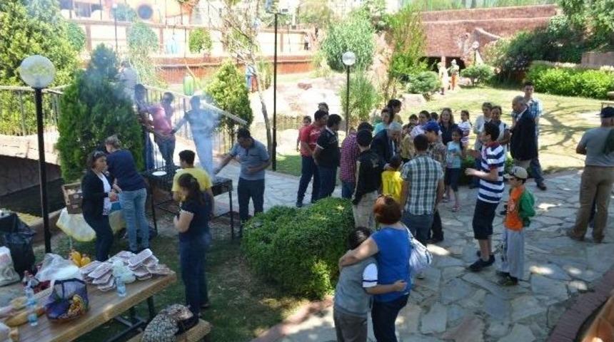 S&ouml;ke&rsquo;de Engelliler Piknik Yaparak Eğlendi