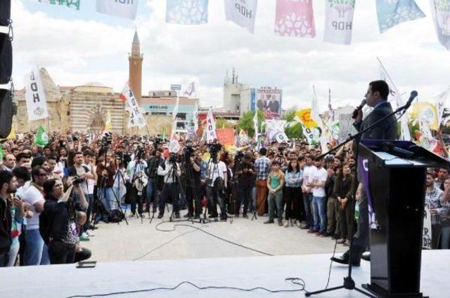 Demirtaş Kırşehir'de Konuştu: Türk Olacağız, Kürt Olacağız Ama Önce Kardeş Olacağız'