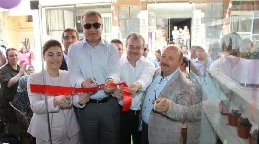 Alaşehir&rsquo;de &Ccedil;i&ccedil;ekli Hoşaflı A&ccedil;ılış