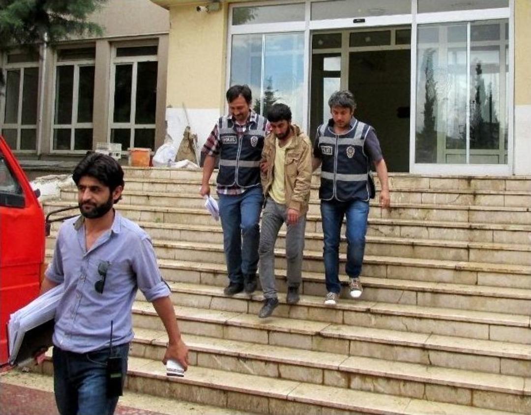 Gaziantep&rsquo;te Avm&rsquo;den Hırsızlık Yapan 2 Suriyeli Tutuklandı
