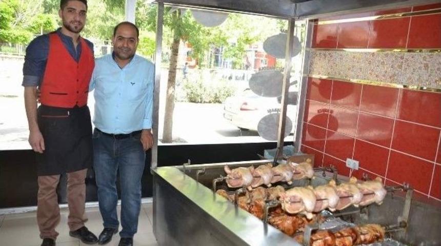 K&ouml;y&uuml;nde Yetiştirdiği Bıldırcınları Şehirde A&ccedil;tığı Lokantada Satıyor