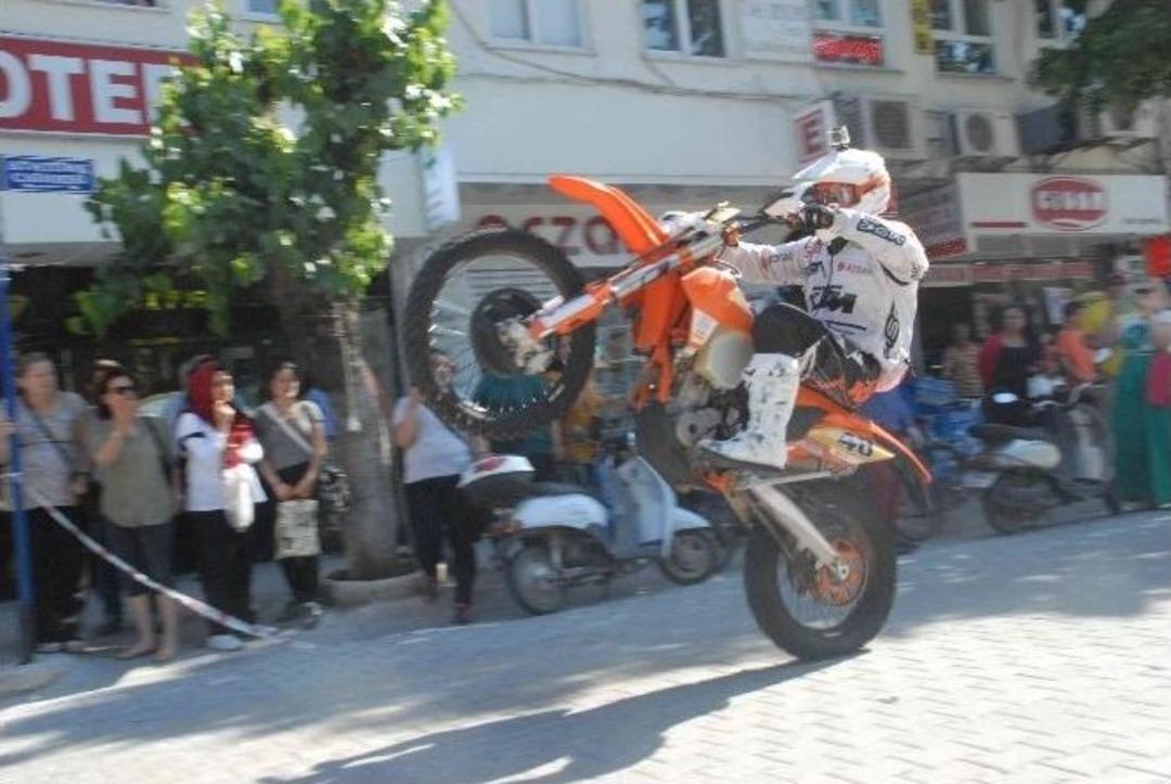 Fethiye Festivali Renkli G&ouml;r&uuml;nt&uuml;lerle Başladı