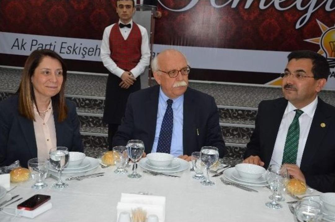 Bakan Avcı Eskişehir&rsquo;de &ldquo;vefa Yemeği&rdquo;ne Katıldı