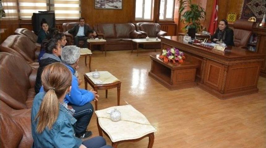 Bayan Futbol Takımından Eş Başkanlara Teşekk&uuml;r