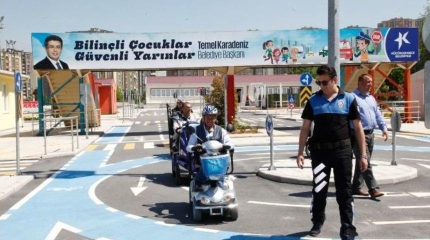 K&uuml;&ccedil;&uuml;k&ccedil;ekmeceli Engelliler Trafiğe &Ccedil;ıktı