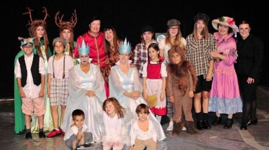 Finli Gelinlerden Tiyatro