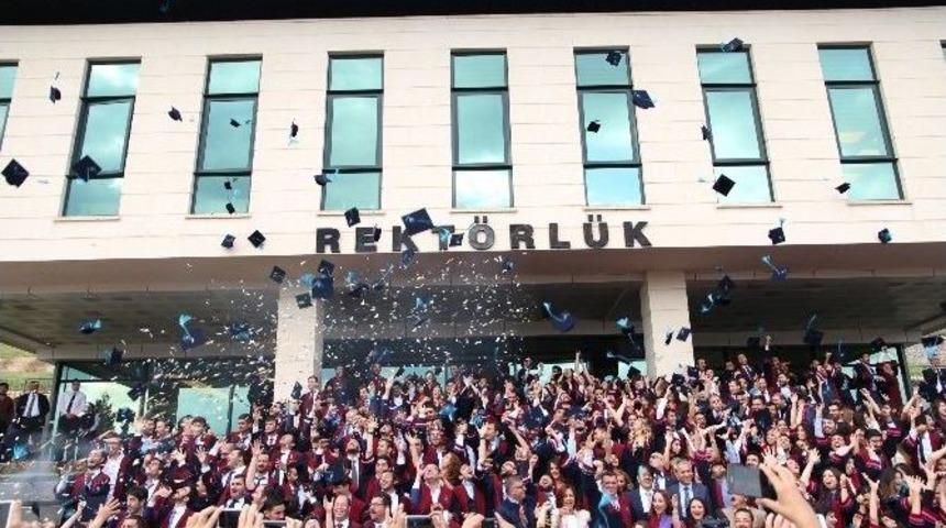 Hasan Kalyoncu &Uuml;niversitesi&rsquo;nin İlk Mezunları Kep Attı