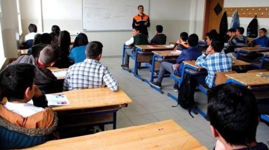 Afad&rsquo;tan &Ouml;ğrencilere, &ldquo;temel Afet Bilinci&rdquo; Eğitimi Verildi