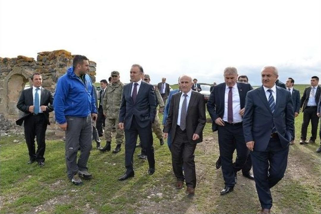 Vali Altıparmak Konuk Valilere Tabyaları Gezdirdi