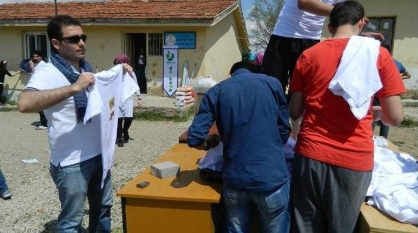 T&uuml;rkiye&rsquo;nin D&ouml;rt Bir Yanından Gelen &Ouml;ğrenciler Okulu Boyadılar