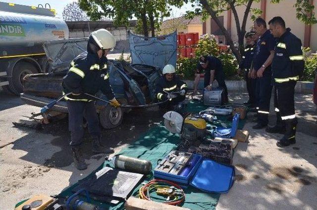 İtfaiyecilerden Hurda Ara&ccedil; &Uuml;zerinde Eğitim Ve Tatbikat 1