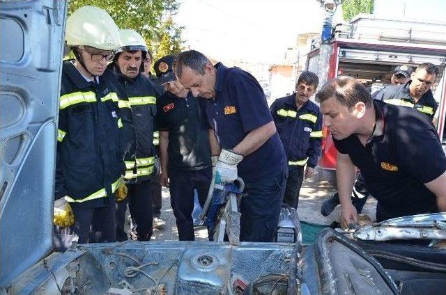 İtfaiyecilerden Hurda Ara&ccedil; &Uuml;zerinde Eğitim Ve Tatbikat 3