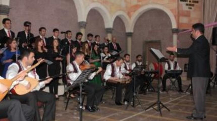 T&uuml;rk Halk M&uuml;ziği Koro &Ccedil;alışmaları S&uuml;r&uuml;yor