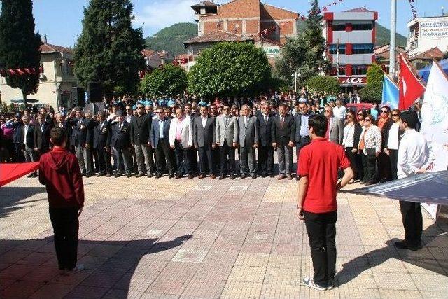 Devrek’te Düzenlenen Gençlik Yürüyüşüne Yüzlerce Kişi Katıldı