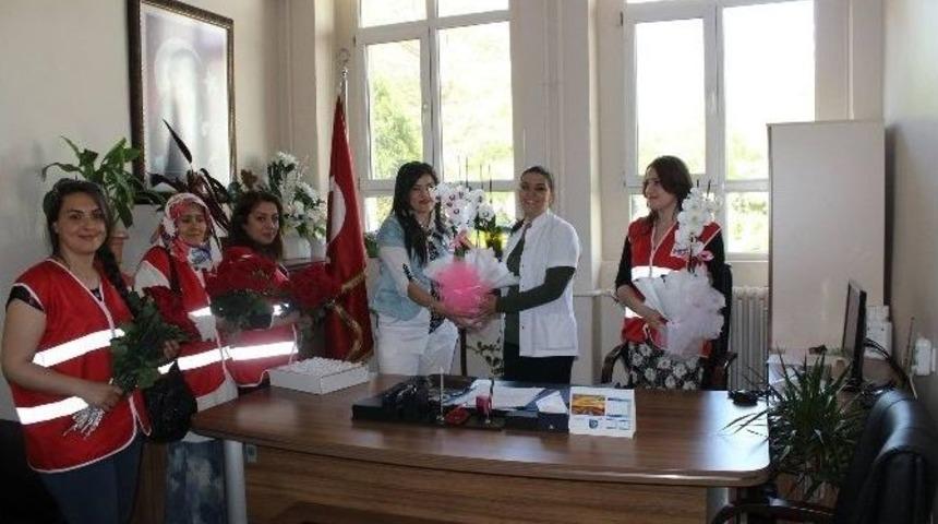 Türk Kızılayı Eskişehir Şubesi’nden Hemşirelere Kutlama