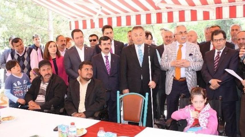 Engellilere Ak&uuml;l&uuml; Ara&ccedil;ları Hediye Edildi