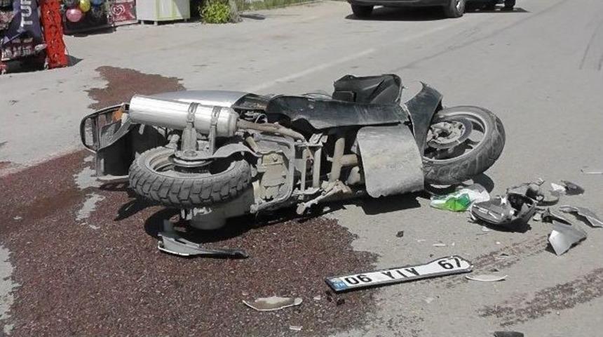 Kulu&rsquo;da Kamyonetle Motosiklet &Ccedil;arpıştı:1 Yaralı