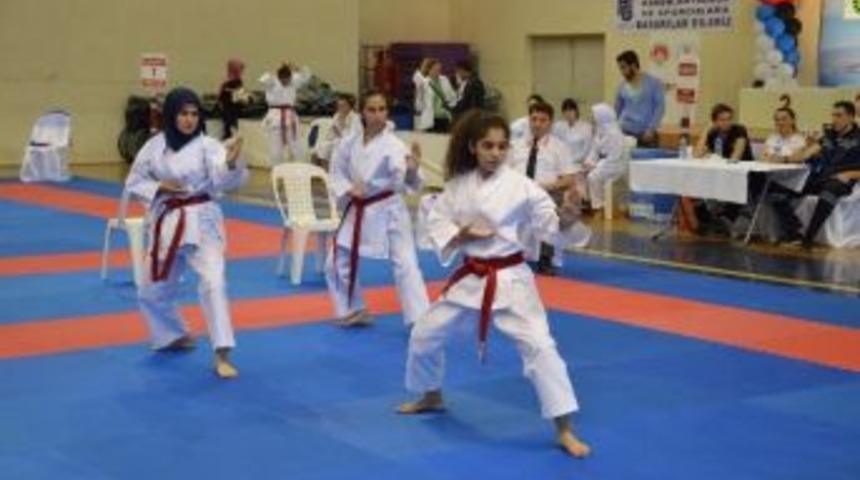 T&uuml;rkiye Karate Şampiyonası Gemlik&rsquo;te Başladı