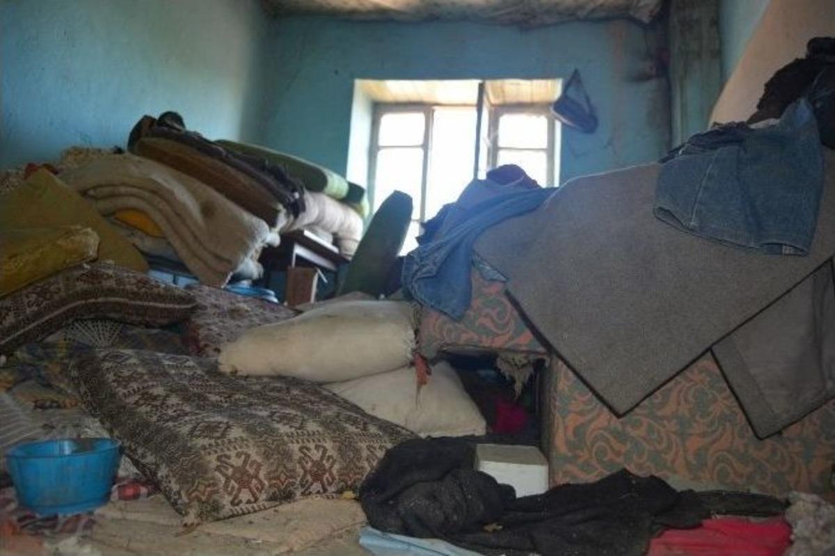 G&ouml;rme Engelli Kadının Evinden Yedi Trakt&ouml;r &Ccedil;&ouml;p &Ccedil;ıktı