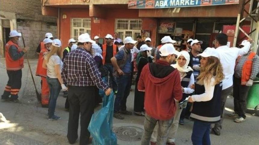 Bağlar&rsquo;da Temizlik Kampanyası Başlatıldı