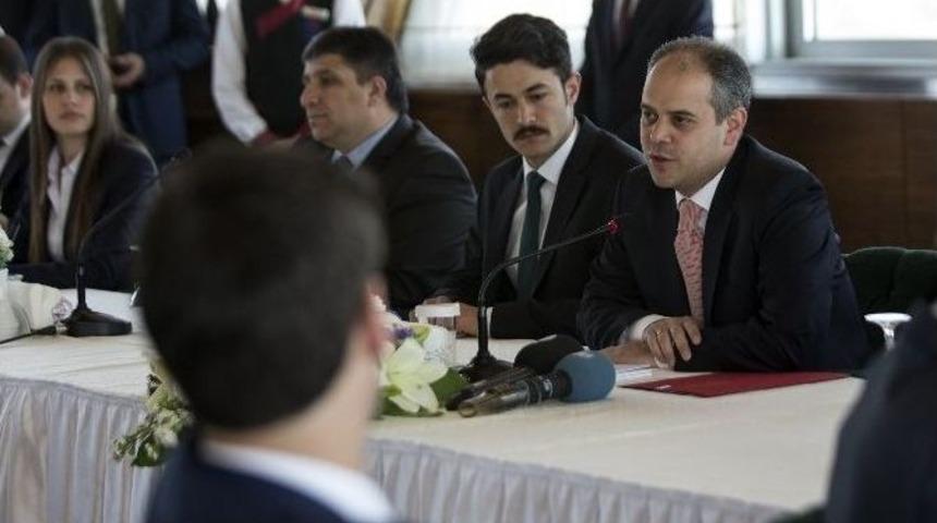 Bakan Kılı&ccedil;: &ldquo;t&uuml;rkiye&rsquo;yi Hedeflerine Gen&ccedil;ler Taşıyacak&rdquo;