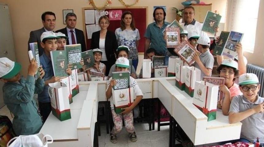 G&ouml;rme Engelli &Ouml;ğrencilere Dergi Ve Kitap Dağıtıldı