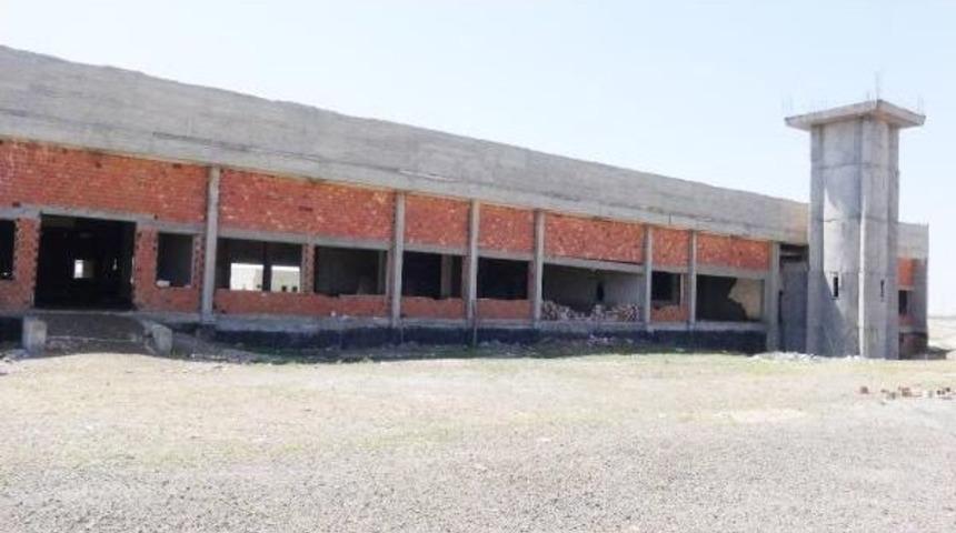 Aksaray'da Mhp'den 23 Yıl &Ouml;nce Inşaatına Başlanan Havaalanı Tepkisi