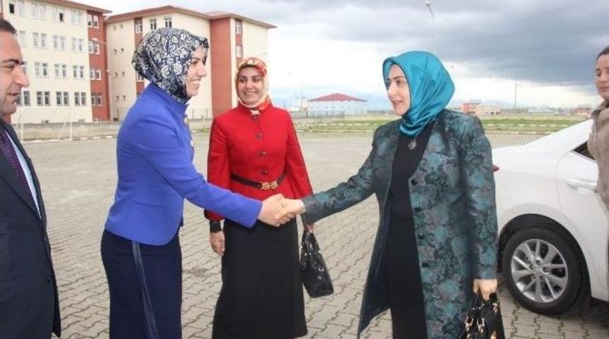 Tuba Işın, T&uuml;bitak Bilim Fuarı&rsquo;nı Ziyaret Etti