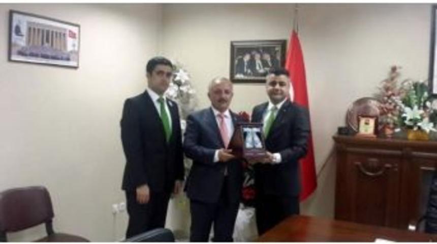 Ziraat Odası Başkanı Salih Şahan&rsquo;a Plaket