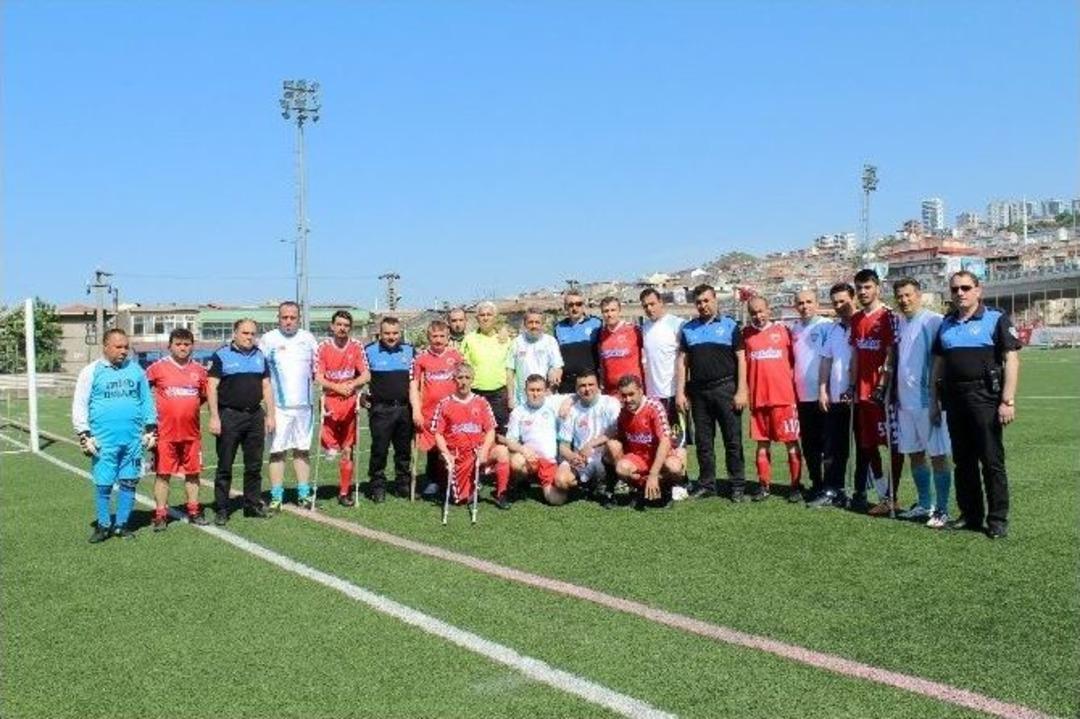 Polislerden &Ouml;rnek Davranış