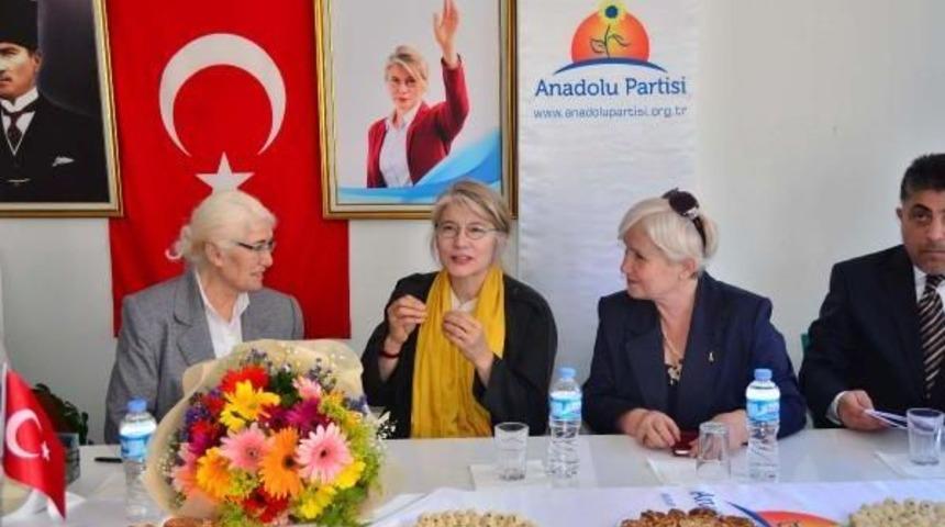 Emine &Uuml;lker Tarhan: Yargı &Ouml;ld&uuml;, Yerine Alışveriş Mağazası Yapabilirler