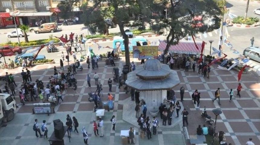 Nazilli&rsquo;deki Osmanlı &Ccedil;eşmesinden Şerbet Aktı