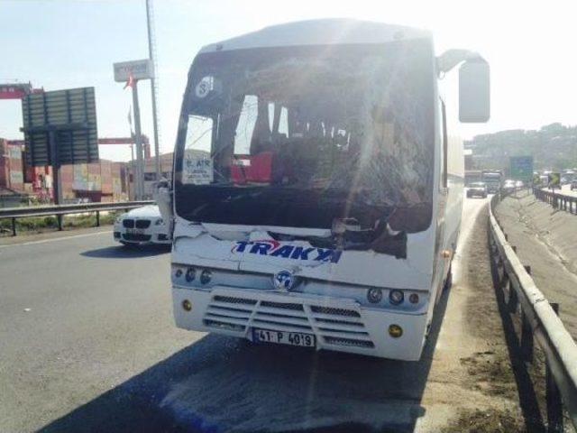 Tem'in Dilovası Geçişinde Kaza: 1 Ölü, 4 Yaralı