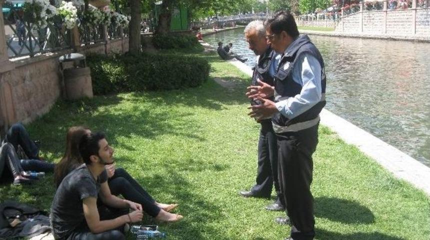 Zabıta Ekipleri Porsuk Kenarında Uyarı Ve Denetimde