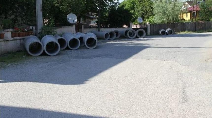 Akyazı&rsquo;da Bin 400 Metrelik Alana Su Kanalı D&ouml;şeniyor